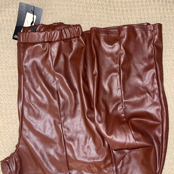 Prettlittlethings burgundy leather pants size small/size 6 - Picture 2 of 2